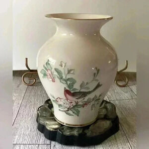LENOX SERENADE GOLD TRIM BIRD AND FLOWER MOTIF VASE
